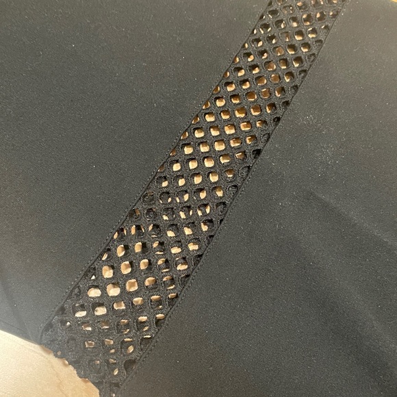 Black fitted dress with cutouts for an attractive style & fit. Garage, size XS - Picture 4 of 8